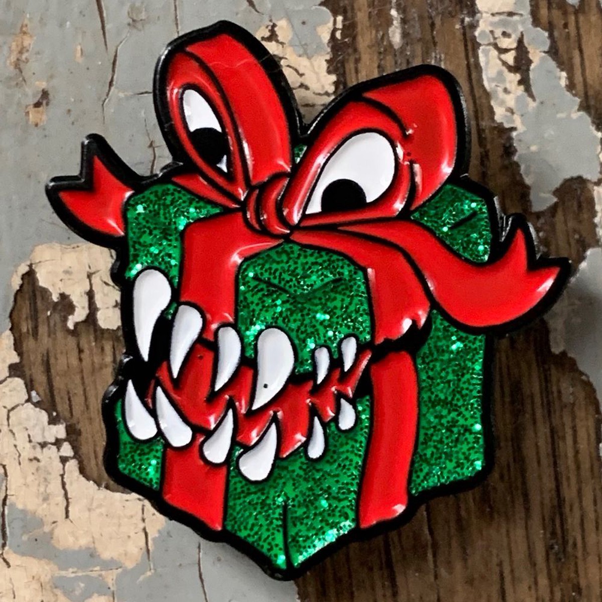 Mimic Present Pin Green/Red