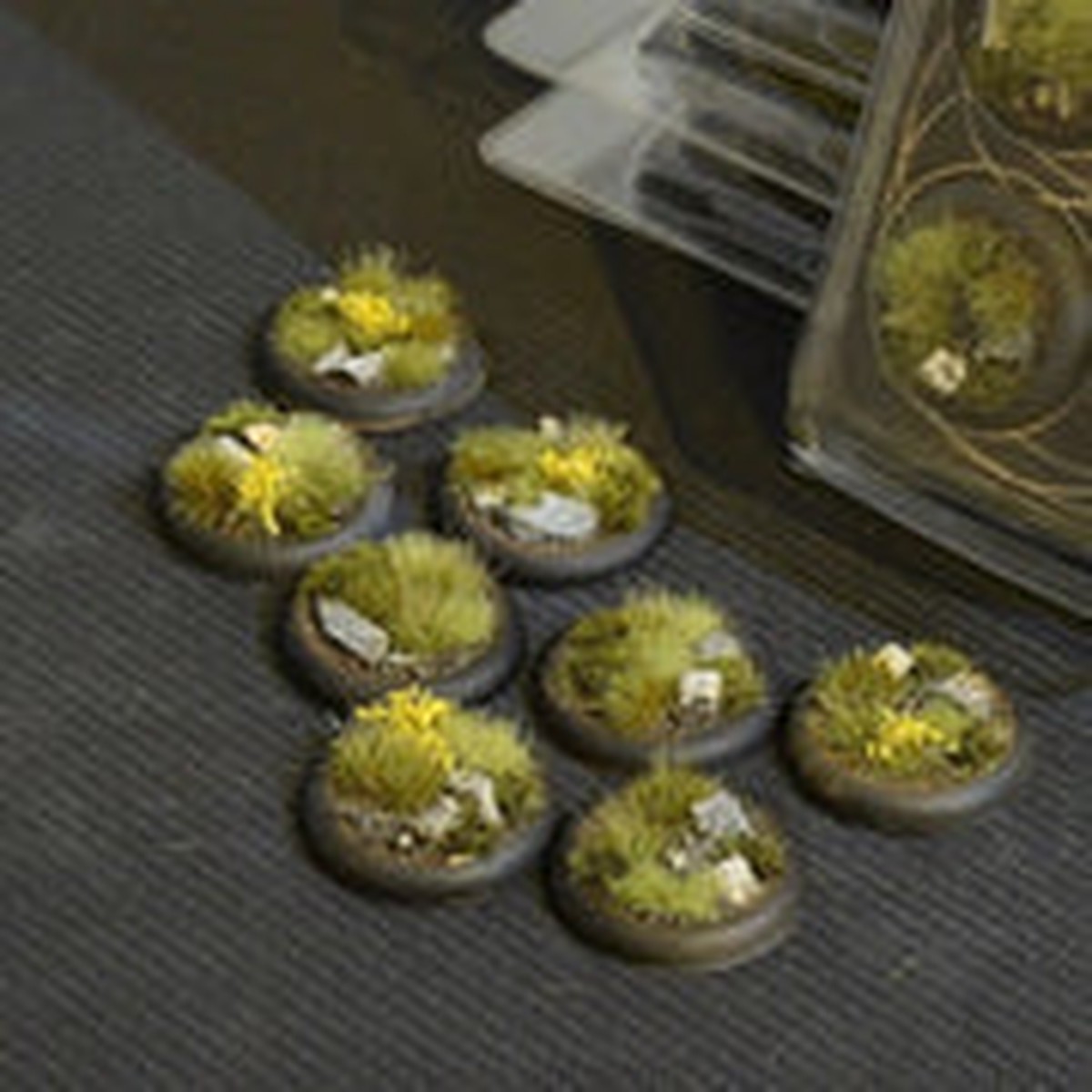 Gamers Grass - Highland Bases (RoundLip 30mm (x8))